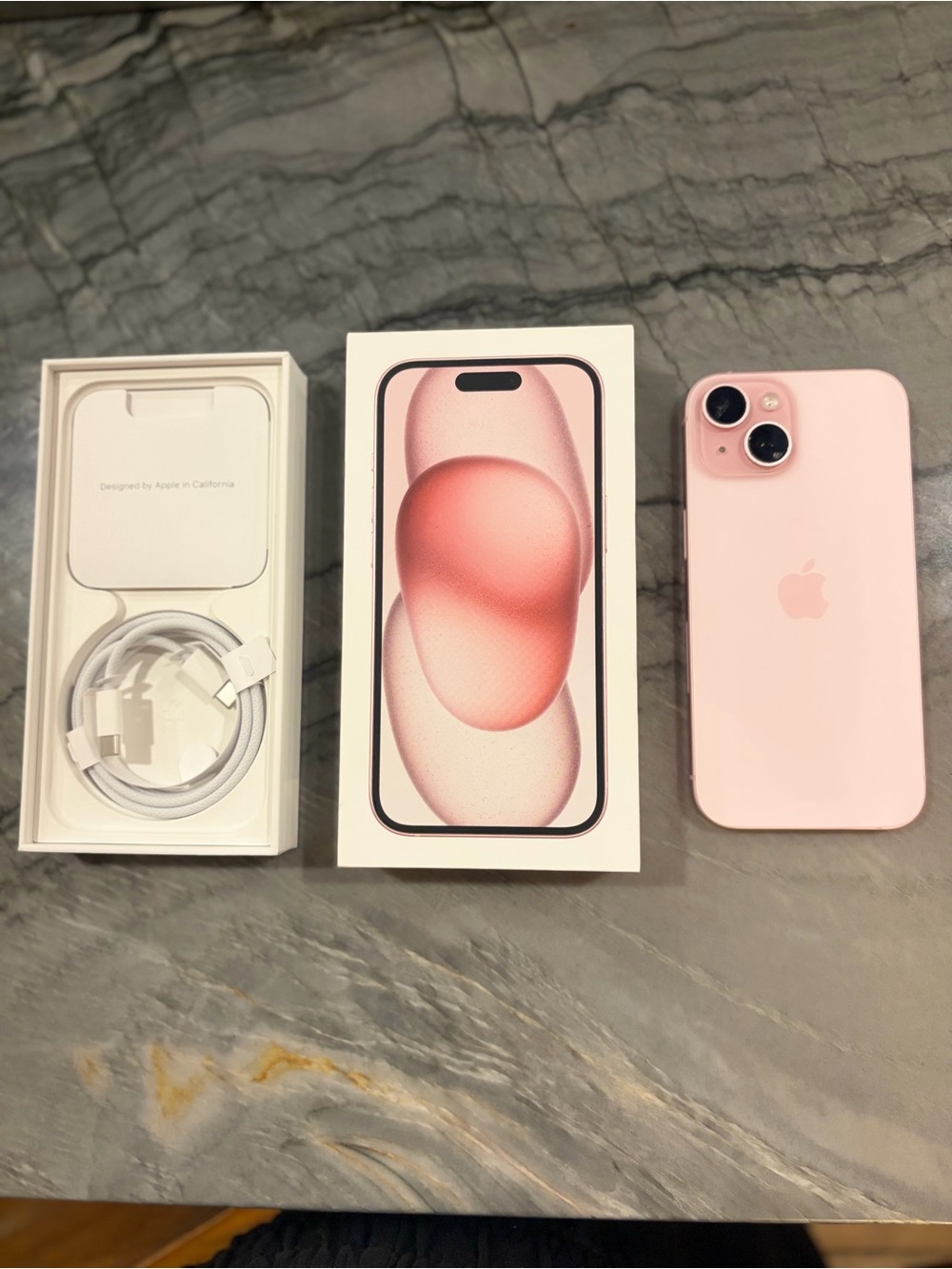 Apple iPhone 15 in Pink - 128GB - Box and Cable included